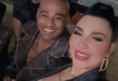 Cezar Black e Jenny Miranda são flagrados em clima de romance