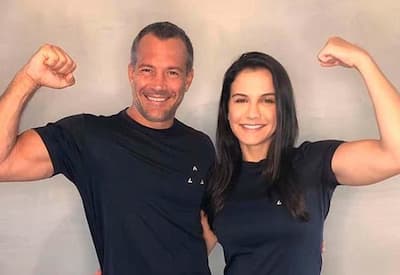 Kyra Gracie e Malvino Salvador simulam autodefesa para mulheres em elevador