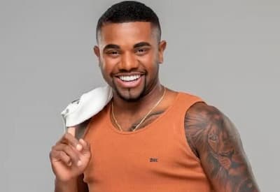 Davi Brito surge de sunga e mostra resultado da lipo HD