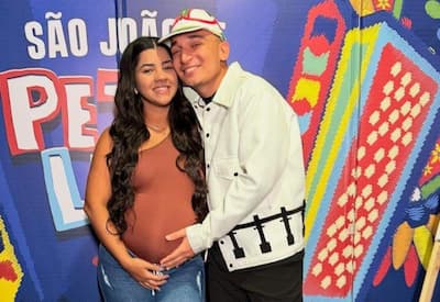 João Gomes passa por cirurgia na língua e reação da esposa surpreende: "Se antes já era bom..."