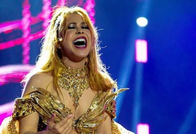 Joelma toma microfone de fã que criticou sua nova fase durante show