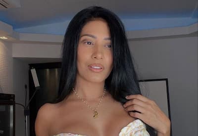Simaria Mendes choca ao posar totalmente nua e apaga clique logo em seguida