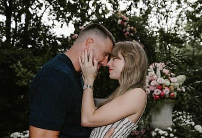 Taylor Swift anuncia noivado com jogador de futebol americano
