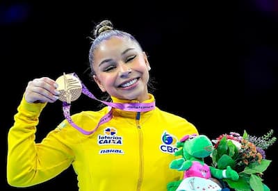 Ginasta Flavia Saraiva está namorando filho de jogador, afirma revista