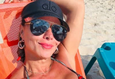 Viviane Araujo renova bronze na companhia do filho: "Boa conversa"