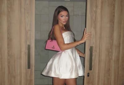 Vivi Wanderley troca de look no último minuto para festa da WePink