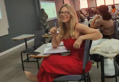 Sheila Mello revela estar cursando Psicologia: "Relacionamento sério"