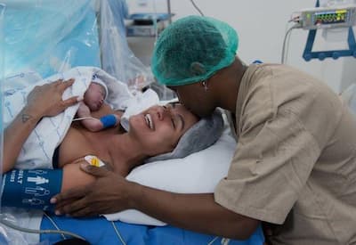 Nasceu! Carol Peixinho e Thiaguinho dão as boas-vindas ao primeiro filho