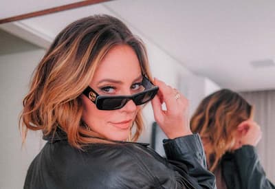 Paolla Oliveira esbanja beleza ao posar com vestido colado
