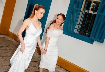 Mari Fernandez e Julia Ribeiro compartilham fotos do pré-casamento