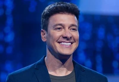 Rodrigo Faro completa 52 anos e celebra data em família
