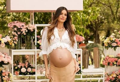 Camila Queiroz celebra reta final da gravidez com chá de bebê encantador