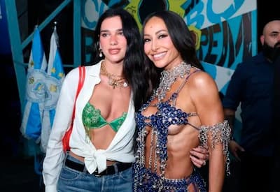 Dua Lipa curte ensaio da Vila Isabel com Sabrina Sato; veja fotos