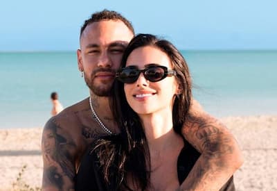 Bruna Biancardi mostra árvore de Natal ao lado de Neymar e das filhas