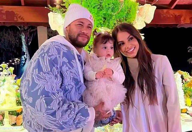 Filha de Neymar e Amanda Kimberlly encanta ao posar com várias fantasias