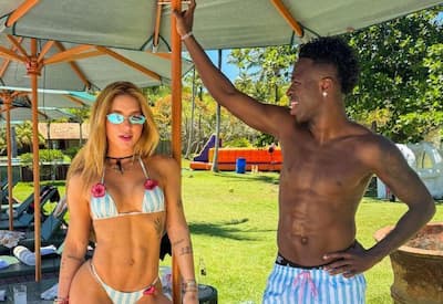 Virginia Fonseca e Vini Jr. posam com look combinando