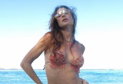 Thaila Ayala curte St. Barths de biquíni e encanta fãs