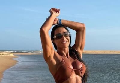 Gracyanne Barbosa impressiona ao mostrar o corpo atual em fotos de biquíni
