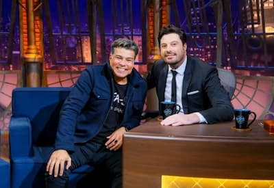 Música de qualidade e revelações dos bastidores das novelas com Maurício Mattar no The Noite de hoje