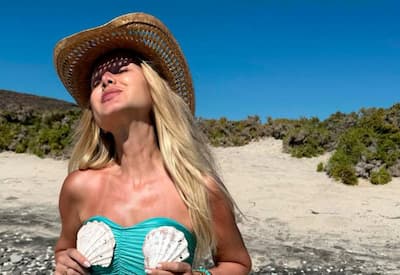 No México, Eliana ganha elogios ao posar de maiô e conchas: "Encantadora"