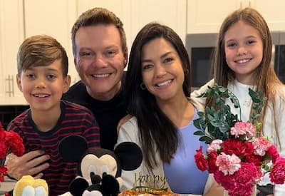 Michel Teló celebra 45 anos ao lado da família