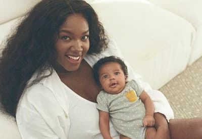 IZA compartilha momento fofo com a filha: "Tenho tudo que preciso"