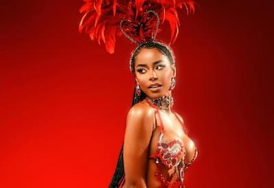 Lorena Maria agita web com ensaio de Carnaval