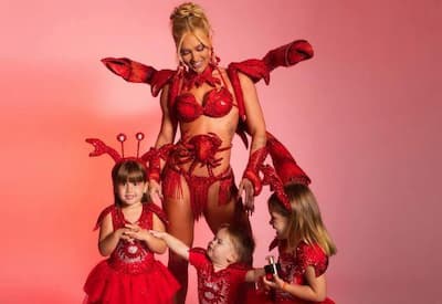 Virginia Fonseca combina look de Carnaval com os filhos em ensaio
