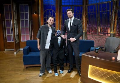 Lucas Rangel leva robô humanoide ao The Noite e protagoniza entrevista cheia de momentos hilários com Danilo Gentili e Diguinho Coruja