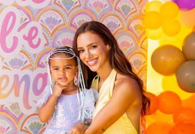 Bruna Biancardi encanta ao mostrar a filha, Mavie, rezando