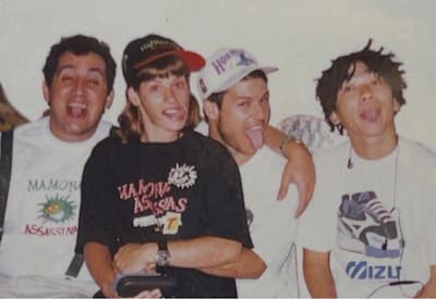 Ex-namorada de Dinho faz homenagem para o cantor e relembra fotos raras