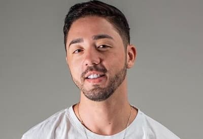 Rico Melquiades fala sobre recaída no vício de cigarro e desafios com a ansiedade