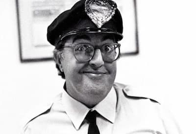 Morre, aos 83 anos, Roberto Marquis, o Guarda Juju de A Praça É Nossa