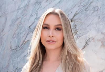 Carla Diaz exibe novo visual e reflete sobre nova fase