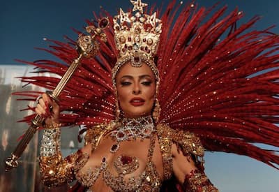 Juliana Paes deixa posto de rainha de bateria da Viradouro após título no Carnaval