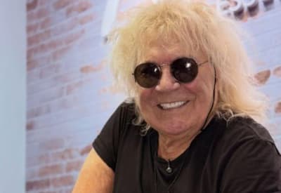 Cantor Ovelha passa por cirurgia cardíaca de urgência em São Paulo