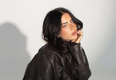 Jade Picon se assusta com tamanho de livro: "Não vai dar"