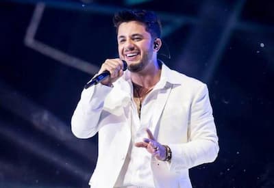 Filhos de Cristiano Araújo surgem em foto rara com avô e tio