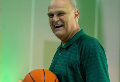 Oscar Schmidt é cremado com camisa da seleção em despedida reservada