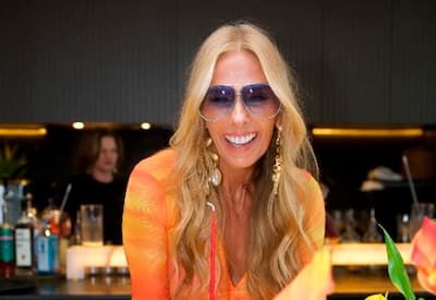 Adriane Galisteu celebra 53 anos de idade ao lado da família e amigos