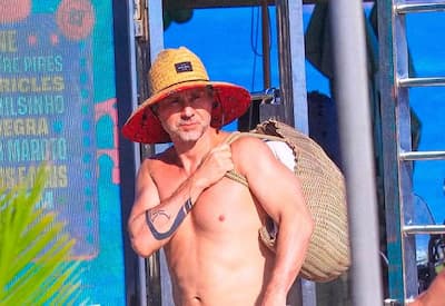 Alexandre Nero rouba a cena ao ser flagrado curtindo praia do RJ