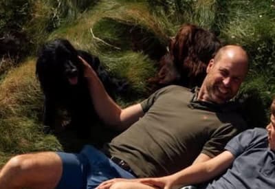 Kate Middleton e príncipe William celebram 15 anos de casamento com foto inédita em família