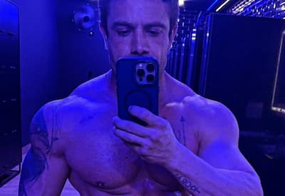 Rafael Cardoso surge sem camisa, exibe shape musculoso e impressiona seguidores