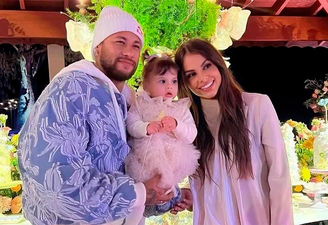 Reação de filha de Neymar e Amanda Kimberlly ao ganhar bicicleta surpreende