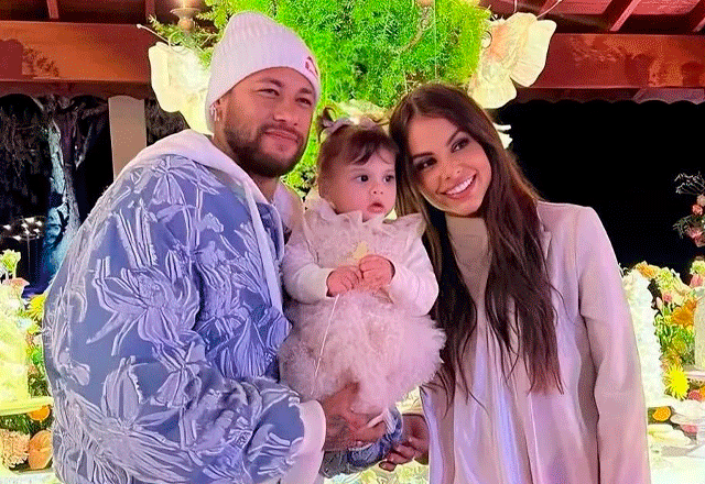 Amanda Kimberlly se emociona com atitude da filha com Neymar