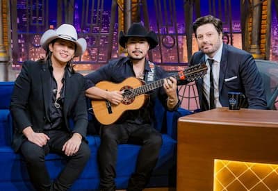 Irmãos, fenômeno da viola e histórias de bastidores: Mayck e Lyan agitam o "The Noite" desta quarta (6)