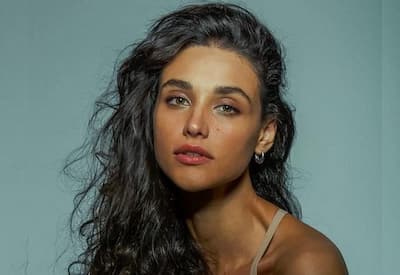 Débora Nascimento faz reflexão sobre padrões de beleza: "Eu mesma sofri com isso"