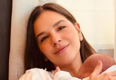 Mariana Rios posa com o filho e emociona ao falar sobre maternidade