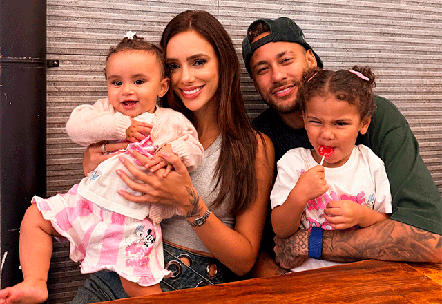 Filhas de Neymar encantam ao capricharem no visual para acompanhar o pai em jogo