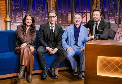 Cássio Scapin, Flávia Garrafa e Taumaturgo Ferreira celebram sucesso da peça "Caixa 2" no "The Noite"